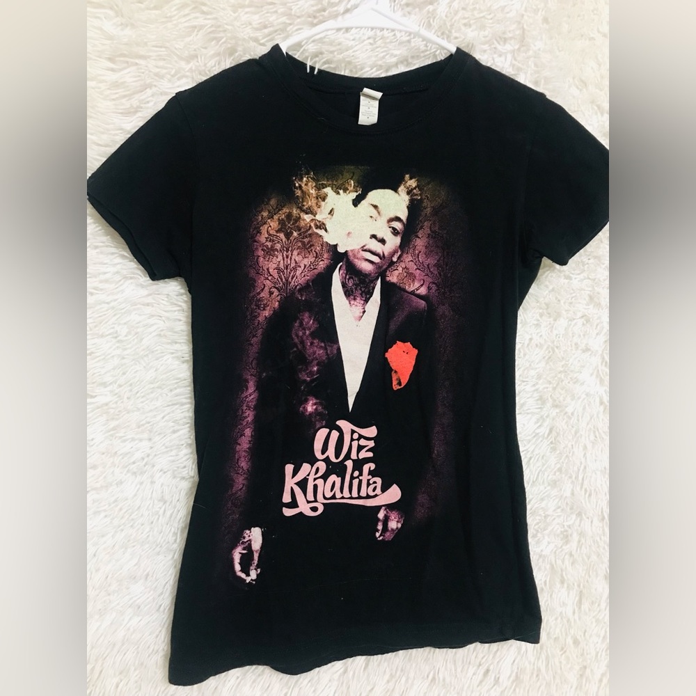 Black logo tshirt